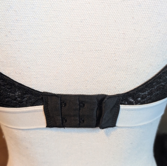 VICTORIA'S SECRET Bralette Wireless Lightly Lined Black Lace Bra 32D - Picture 6 of 10